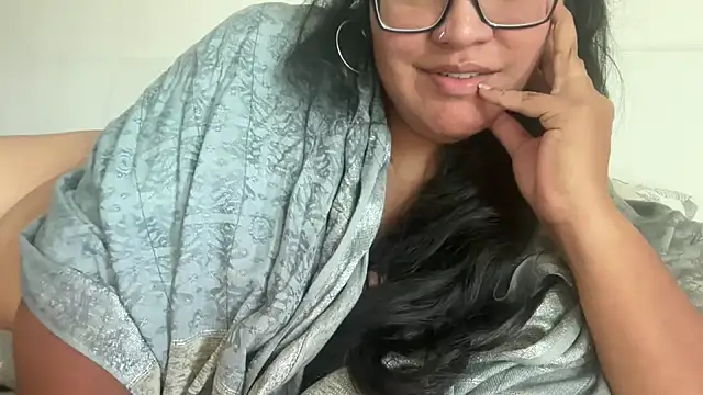 Snapshot of MashaCL chatting on 11/04/25, 10:14 MashaCL online show from 11/04/25, 10:14