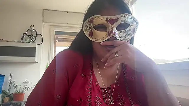 Snapshot of MashaCL chatting on 11/07/25, 10:15 MashaCL online show from 11/07/25, 10:15