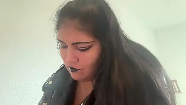 Snapshot of MashaCL chatting on 11/09/25, 08:56 MashaCL online show from 11/09/25, 08:56