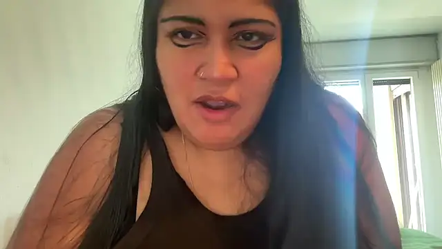 Snapshot of MashaCL chatting on 11/10/25, 10:25 MashaCL online show from 11/10/25, 10:25