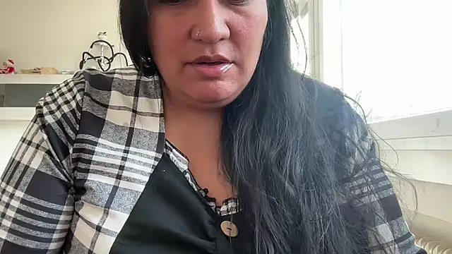 Snapshot of MashaCL chatting on 11/13/25, 09:19 MashaCL online show from 11/13/25, 09:19