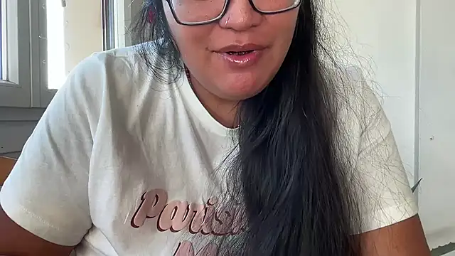 Snapshot of MashaCL chatting on 01/06/26, 09:57 MashaCL online show from 01/06/26, 09:57