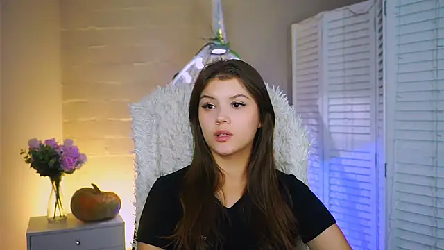 EvaThopson online show from 11/04/25, 10:47