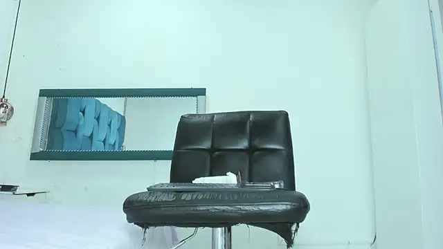 mia  fernandez online show from 02/11/25, 10:28