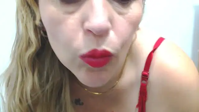 Snapshot of ariellth chatting on 12/22/25, 11:13 ariellth online show from 12/22/25, 11:13