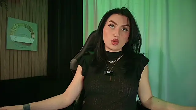 Snapshot of ArkaBella chatting on 12/20/25, 07:10 ArkaBella online show from 12/20/25, 07:10