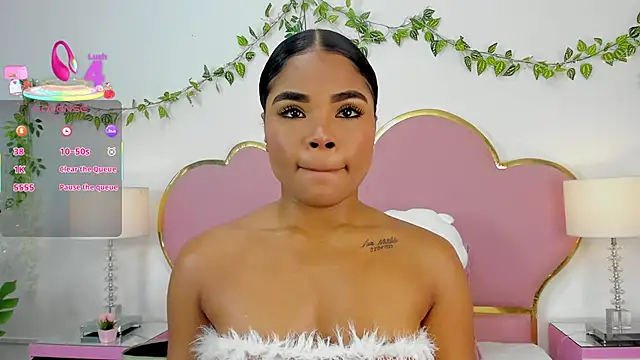 NahiaraReina online show from 09/11/25, 01:22