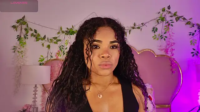 NahiaraReina online show from 05/07/26, 01:49