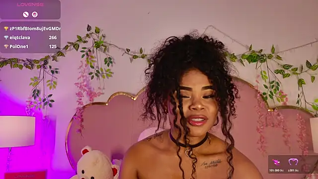 NahiaraReina online show from 05/11/26, 04:04