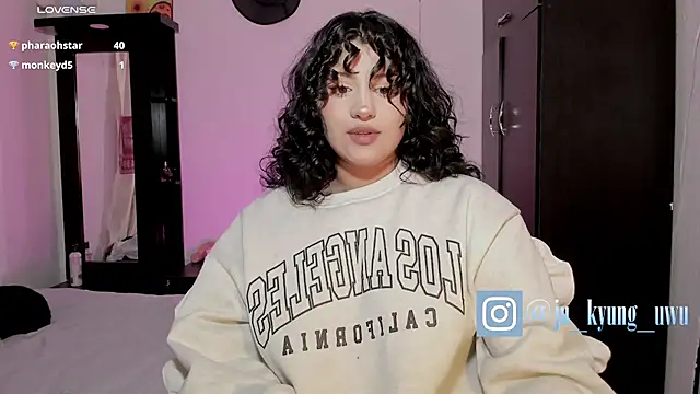 Snapshot of Ju_Kyung chatting on 12/17/24, 07:40 Ju Kyung online show from 12/17/24, 07:40