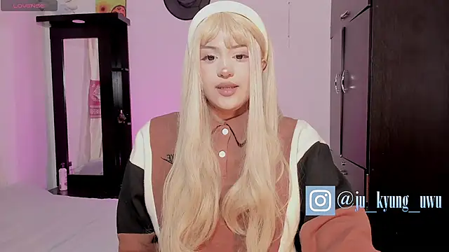 Snapshot of Ju_Kyung chatting on 12/19/24, 08:56 Ju Kyung online show from 12/19/24, 08:56