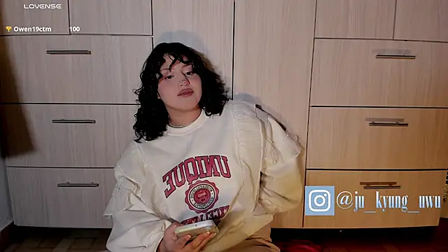 Snapshot of Ju_Kyung chatting on 01/05/25, 12:52 Ju Kyung online show from 01/05/25, 12:52