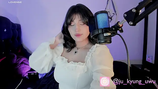 Snapshot of Ju_Kyung chatting on 02/28/25, 07:48 Ju Kyung online show from 02/28/25, 07:48