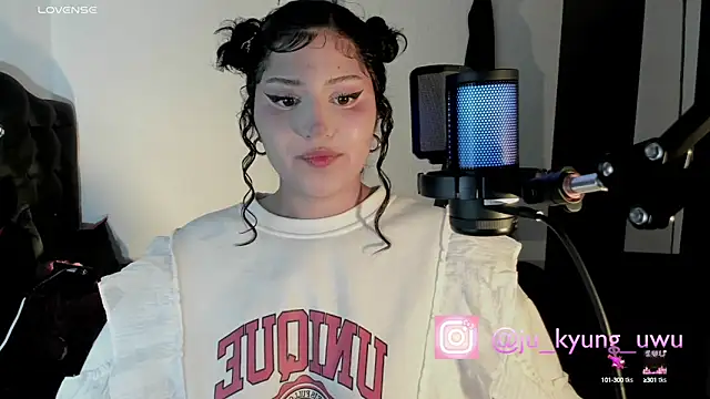 Snapshot of Ju_Kyung chatting on 03/14/25, 07:59 Ju Kyung online show from 03/14/25, 07:59