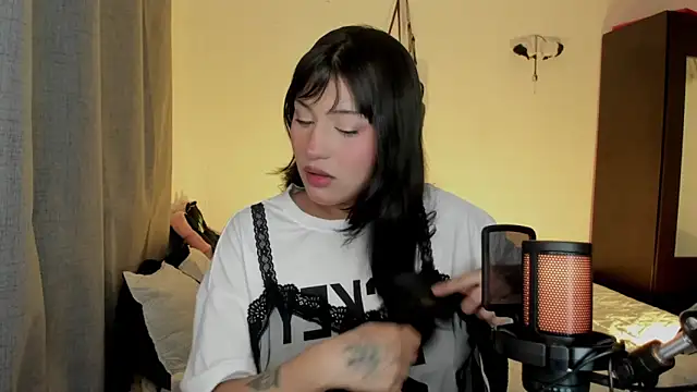 Snapshot of Ju_Kyung chatting on 09/13/25, 12:32 Ju Kyung online show from 09/13/25, 12:32