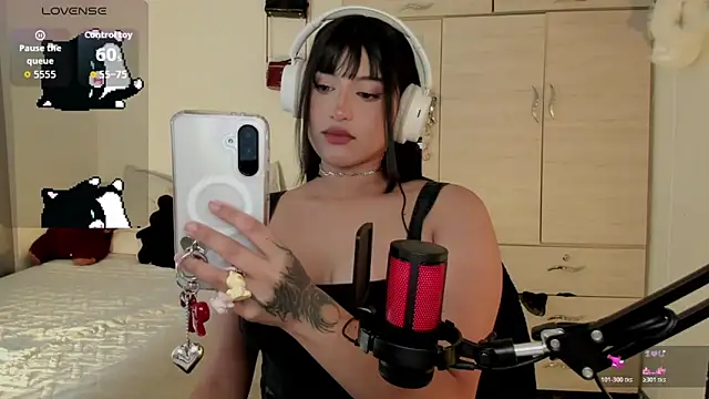 Snapshot of Ju_Kyung chatting on 10/26/25, 01:33 Ju Kyung online show from 10/26/25, 01:33