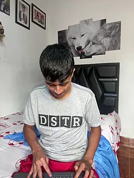 Snapshot of The__Rodriguez chatting on 12/17/25, 04:35 The Rodriguez online show from 12/17/25, 04:35