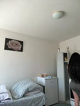 charris stefannia online show from 04/28/26, 10:09