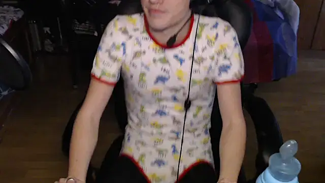 Snapshot of BabyDracoDarkfang chatting on 03/28/26, 11:21 BabyDracoDarkfang online show from 03/28/26, 11:21