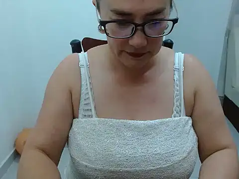 Snapshot of AllisonMillerHot chatting on 01/07/25, 10:19 AllisonMillerHot online show from 01/07/25, 10:19