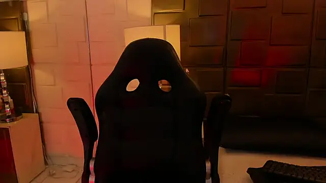 AnnikaMerliahh  online show from 03/04/25, 12:22