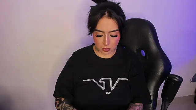 AnnikaMerliahh  online show from 09/26/25, 04:49