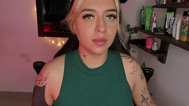 AnnikaMerliahh  online show from 12/21/25, 01:40