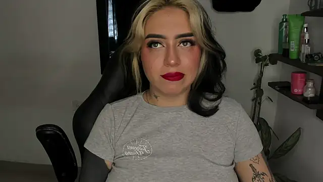 AnnikaMerliahh  online show from 12/22/25, 01:41