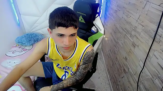 Brayan lopezz online show from 01/17/25, 01:24