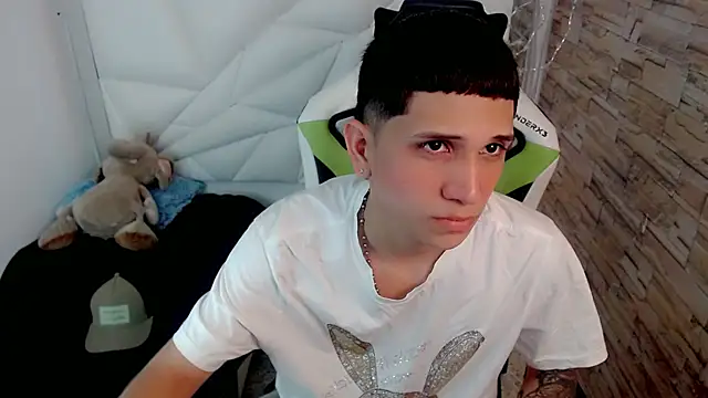 Brayan lopezz online show from 02/03/25, 12:57