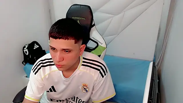 Snapshot of Brayan_lopezz chatting on 01/15/26, 12:54 Brayan lopezz online show from 01/15/26, 12:54