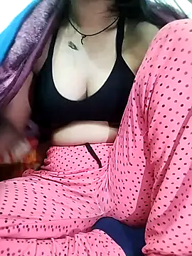 Snapshot of hottysameera chatting on 12/09/24, 03:40 hottysameera online show from 12/09/24, 03:40