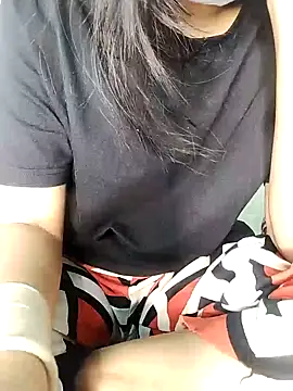 Snapshot of hottysameera chatting on 12/12/24, 07:04 hottysameera online show from 12/12/24, 07:04