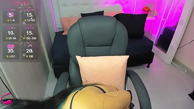 Snapshot of EMALINDA__HILSS chatting on 03/12/25, 11:53 EMALINDA HILSS online show from 03/12/25, 11:53