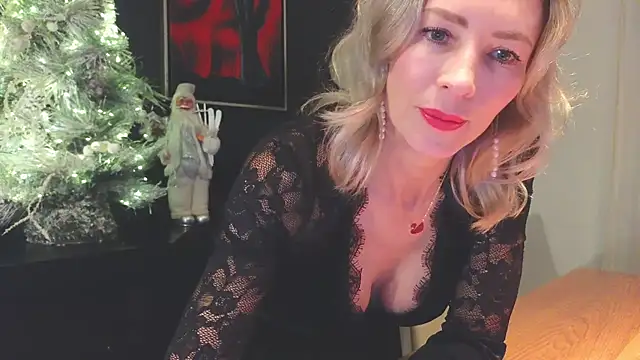 Snapshot of _Maddalena_ chatting on 12/24/24, 11:00 Maddalena online show from 12/24/24, 11:00