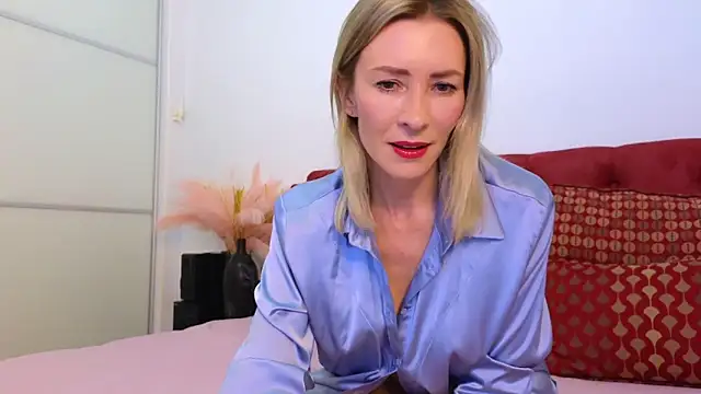 Snapshot of _Maddalena_ chatting on 01/06/25, 08:39 Maddalena online show from 01/06/25, 08:39