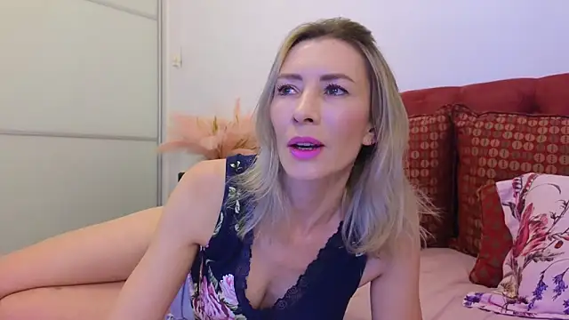 Snapshot of _Maddalena_ chatting on 01/07/25, 08:52 Maddalena online show from 01/07/25, 08:52