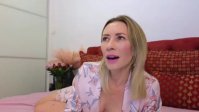 Snapshot of _Maddalena_ chatting on 02/14/25, 09:21 Maddalena online show from 02/14/25, 09:21