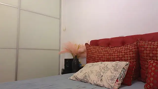 Snapshot of _Maddalena_ chatting on 02/21/25, 09:32 Maddalena online show from 02/21/25, 09:32