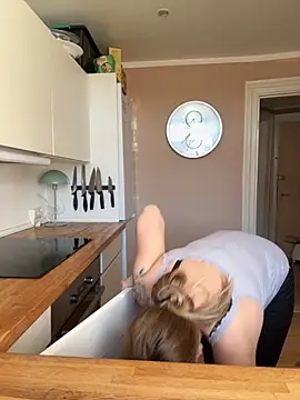 Snapshot of Hr_Frk_Olsen chatting on 10/14/25, 09:43 Hr Frk Olsen online show from 10/14/25, 09:43