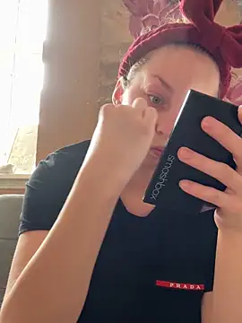 Snapshot of Hr_Frk_Olsen chatting on 10/29/25, 11:01 Hr Frk Olsen online show from 10/29/25, 11:01