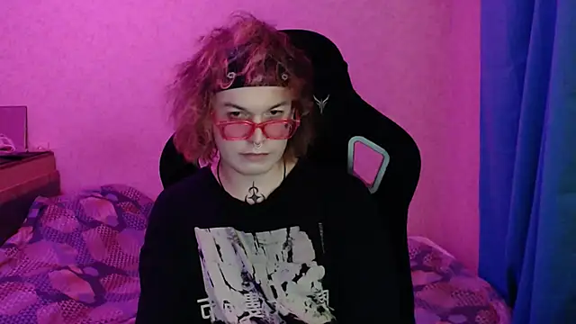 Snapshot of Steve_Mi chatting on 10/31/25, 05:36 Steve Mi online show from 10/31/25, 05:36