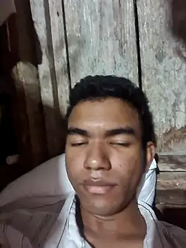 Snapshot of Reynold2608 chatting on 12/22/25, 02:30 Reynold2608 online show from 12/22/25, 02:30