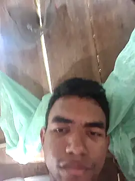 Snapshot of Reynold2608 chatting on 03/21/26, 08:01 Reynold2608 online show from 03/21/26, 08:01