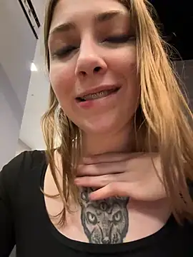 Sunny   Bunny online show from 12/15/24, 03:20