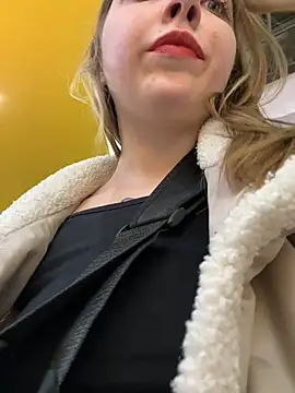 Sunny   Bunny online show from 02/06/25, 05:19