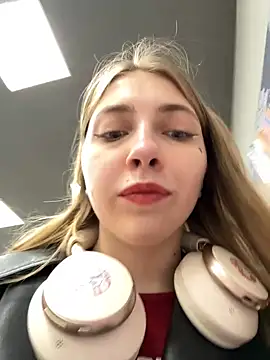 Sunny   Bunny online show from 03/20/25, 02:32