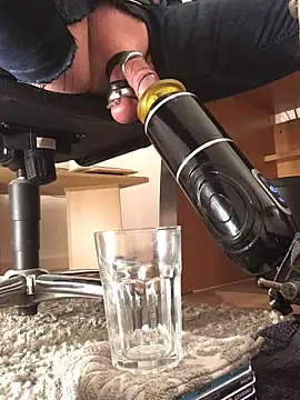 Snapshot of Inseminator69 chatting on 10/08/25, 05:27 Inseminator69 online show from 10/08/25, 05:27