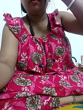 Snapshot of Priya_2222 chatting on 10/18/25, 07:03 Priya 2222 online show from 10/18/25, 07:03