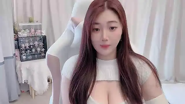 Snapshot of Stars_Elyn chatting on 12/18/24, 05:04 Stars Elyn online show from 12/18/24, 05:04